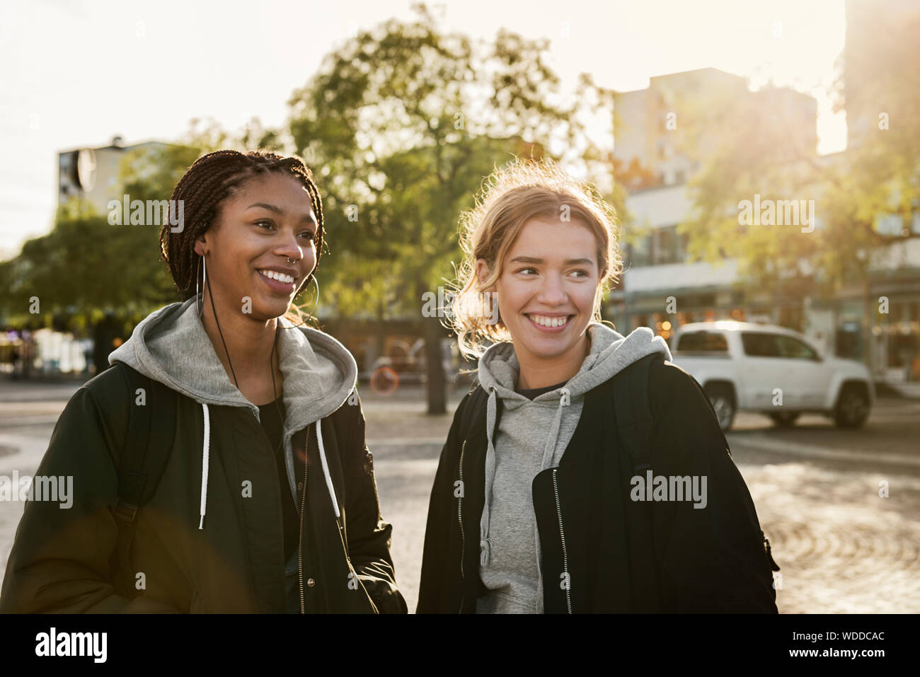 Smiling african girls hi-res stock photography and images - Alamy