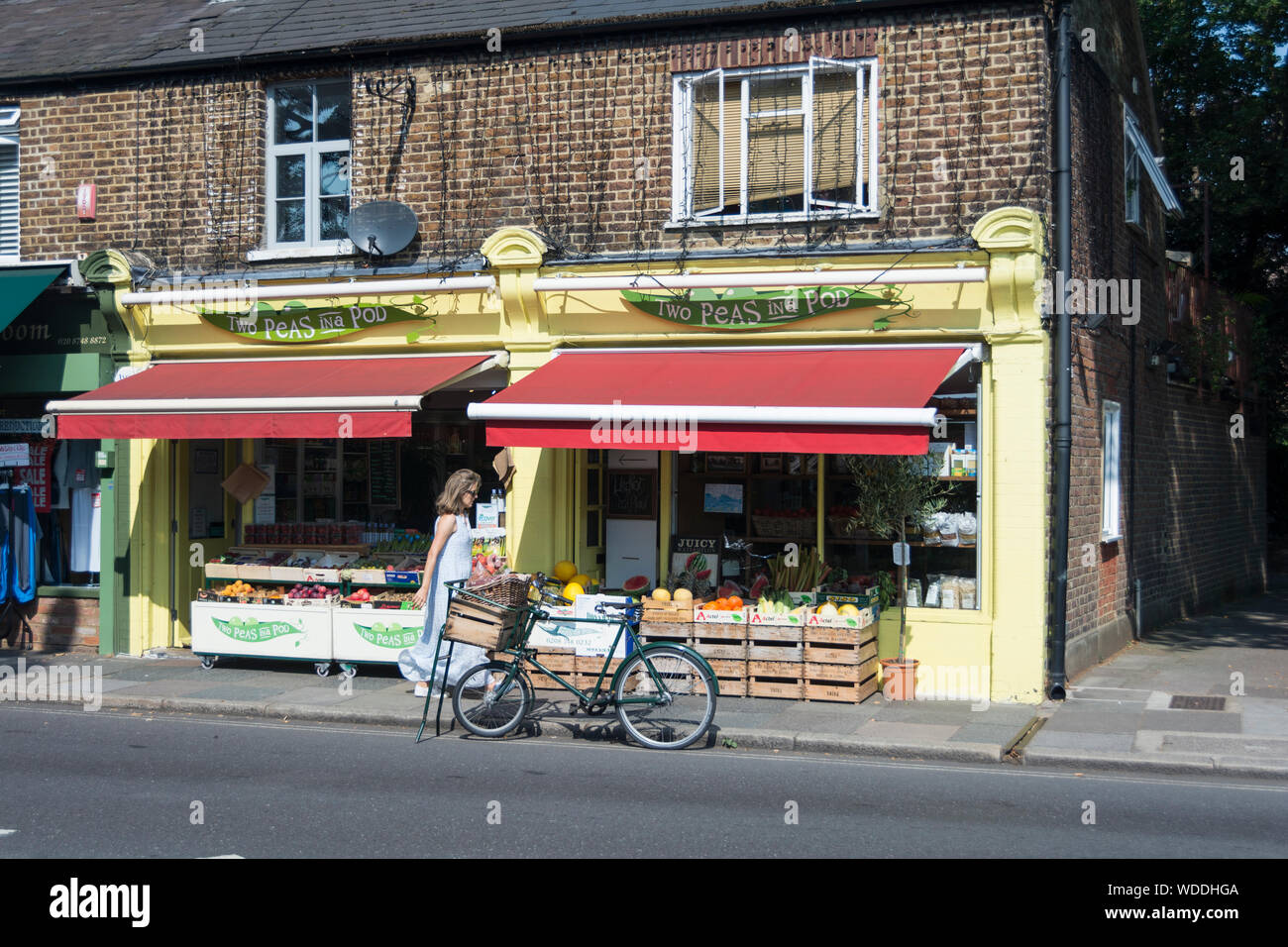Two Peas in a Pod Fruiterers and Greengrocers in Barnes, London, UK Stock Photo