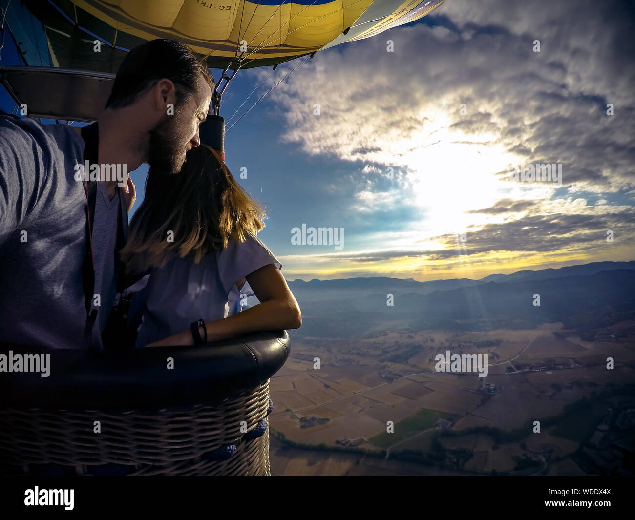 hot air balloon couple