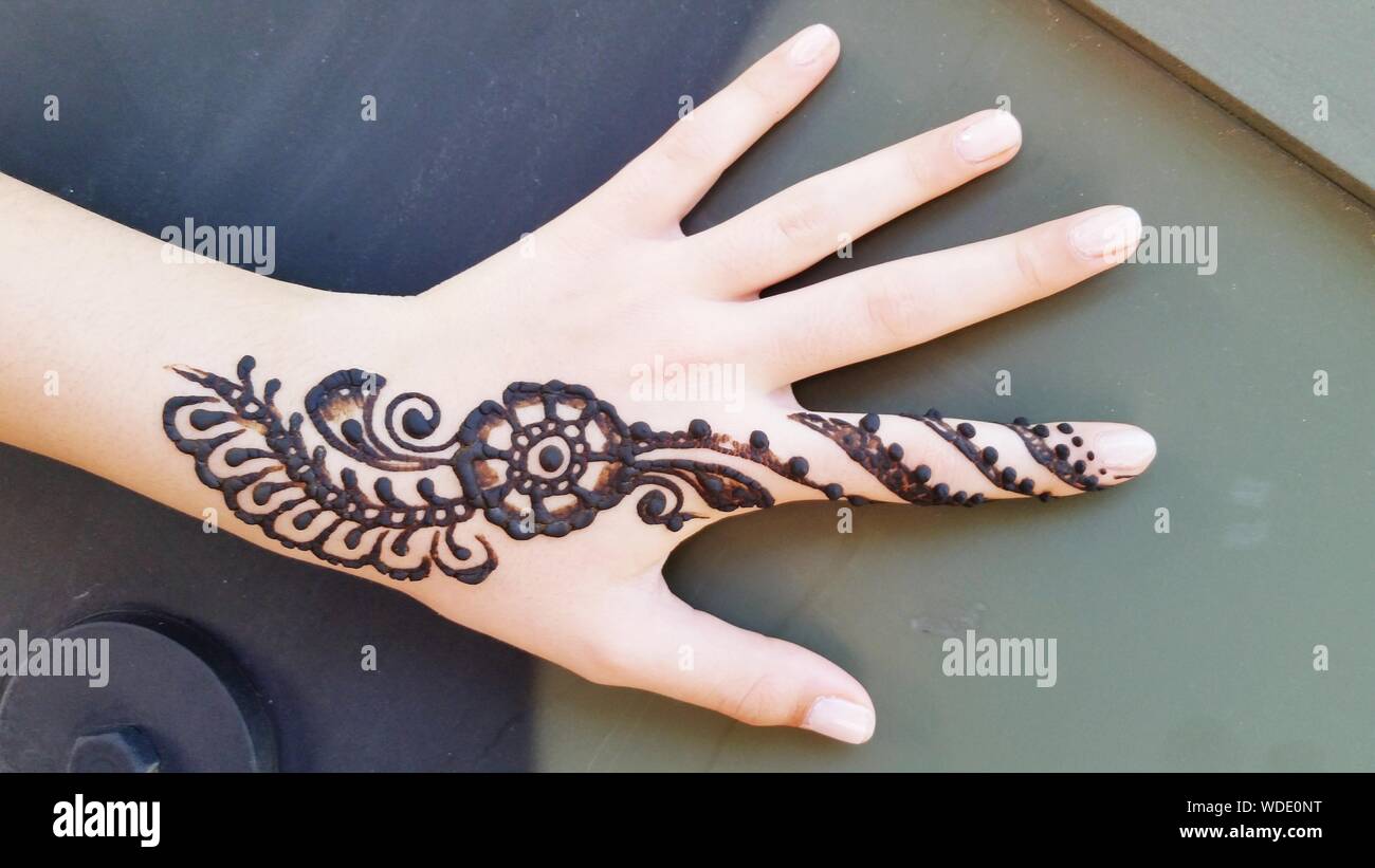 Henna Design On Hand Stock Photo - Alamy