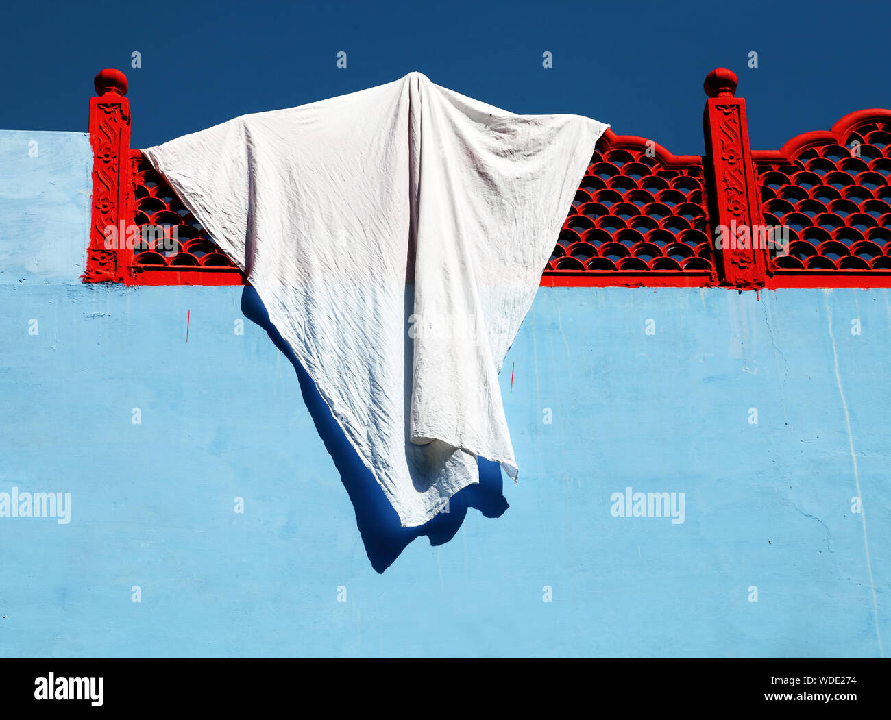 Building fabric hi-res stock photography and images - Alamy