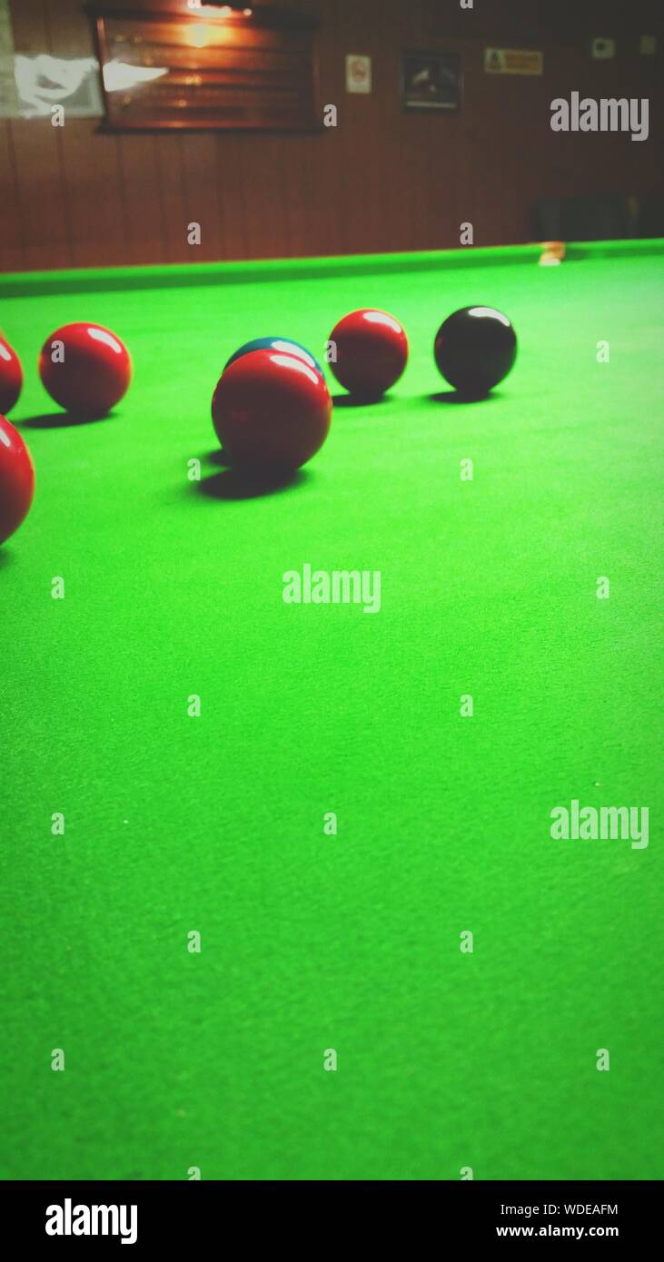 Snooker table balls hires stock photography and images Alamy