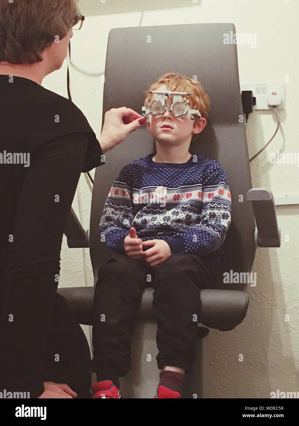 Optical instrument hires stock photography and images Alamy