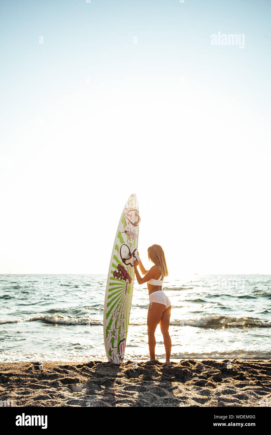 Surfer woman wave hi-res stock photography and images - Alamy