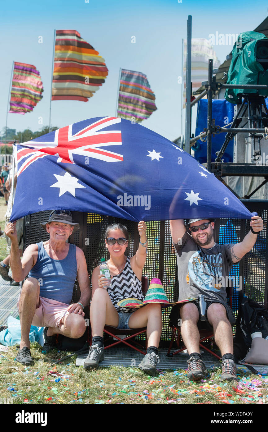 Even hot for Australians - Andy Croud & fiancee Hanh Hua from Sydney with Ray Birch (left) from Brisbane, near the Other Stage at the Glastonbury Fest Stock Photo