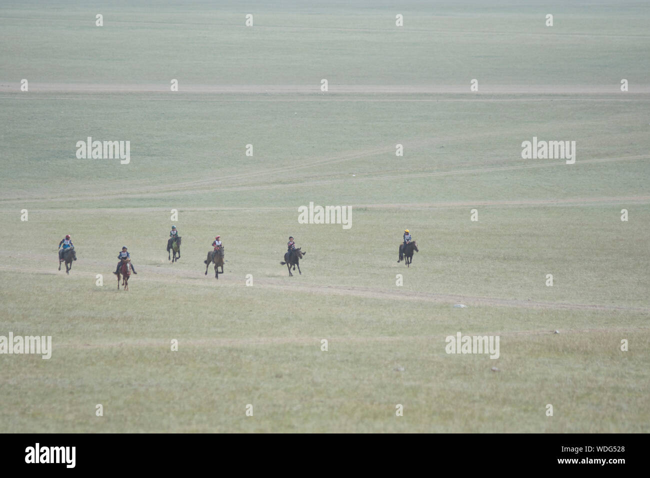 Jogos Tradicionais De Cavalo Kazakh Do Festival Da águia Dourada Foto  Editorial - Imagem de dourado, étnico: 178819986