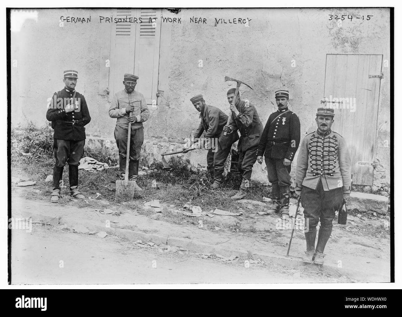 Prisoners at work Black and White Stock Photos & Images - Alamy