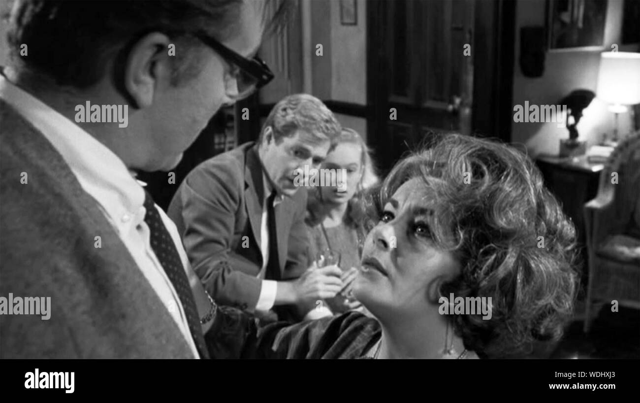 WHO'S AFRAID OF VIRGINIA WOOLF ? 1966 Warner Bros film with Elizabeth Taylor Stock Photo
