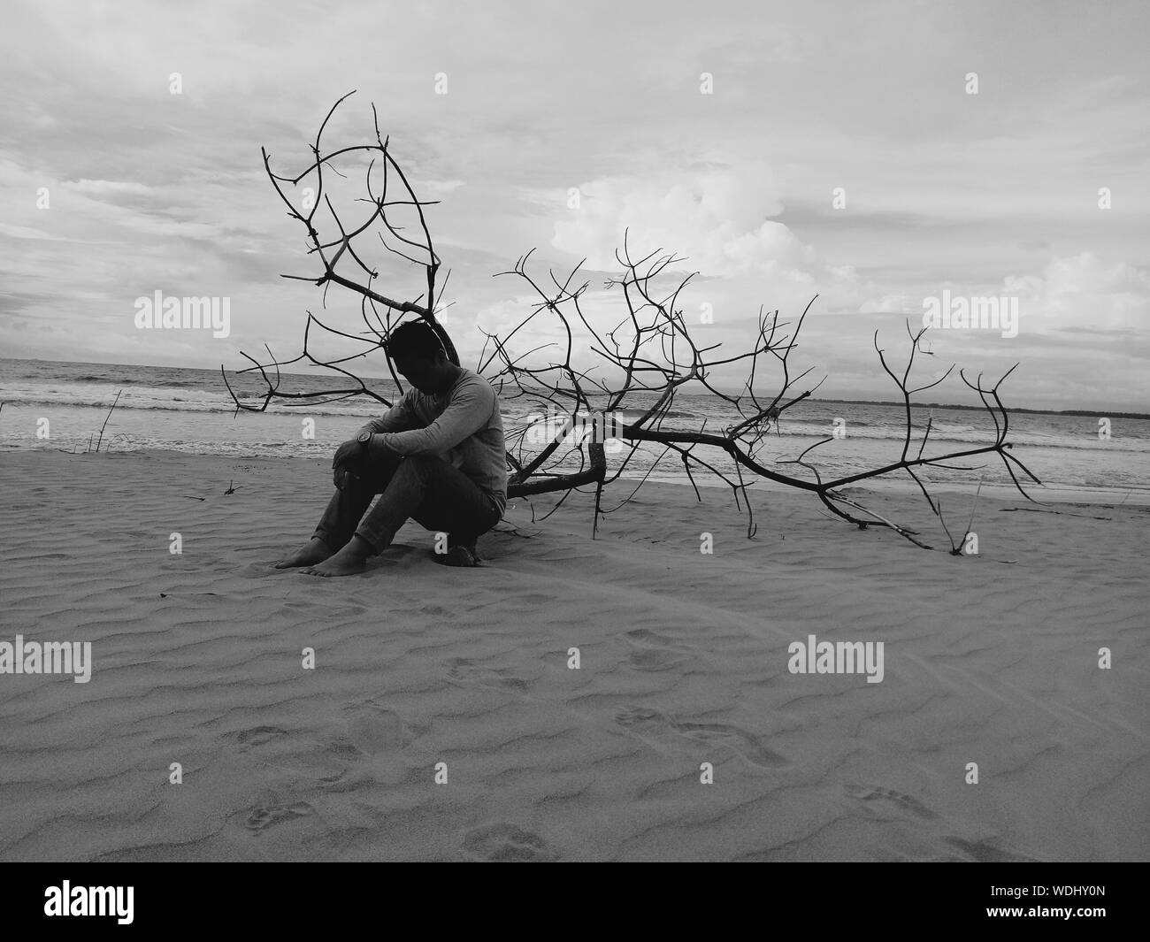 Lonely man on beach hi-res stock photography and images - Alamy