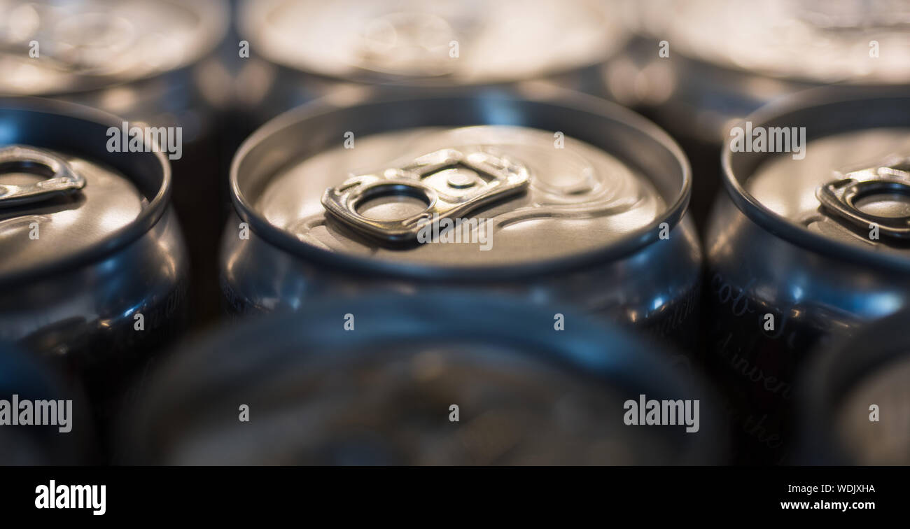 Aluminum soda can tabs hires stock photography and images Alamy
