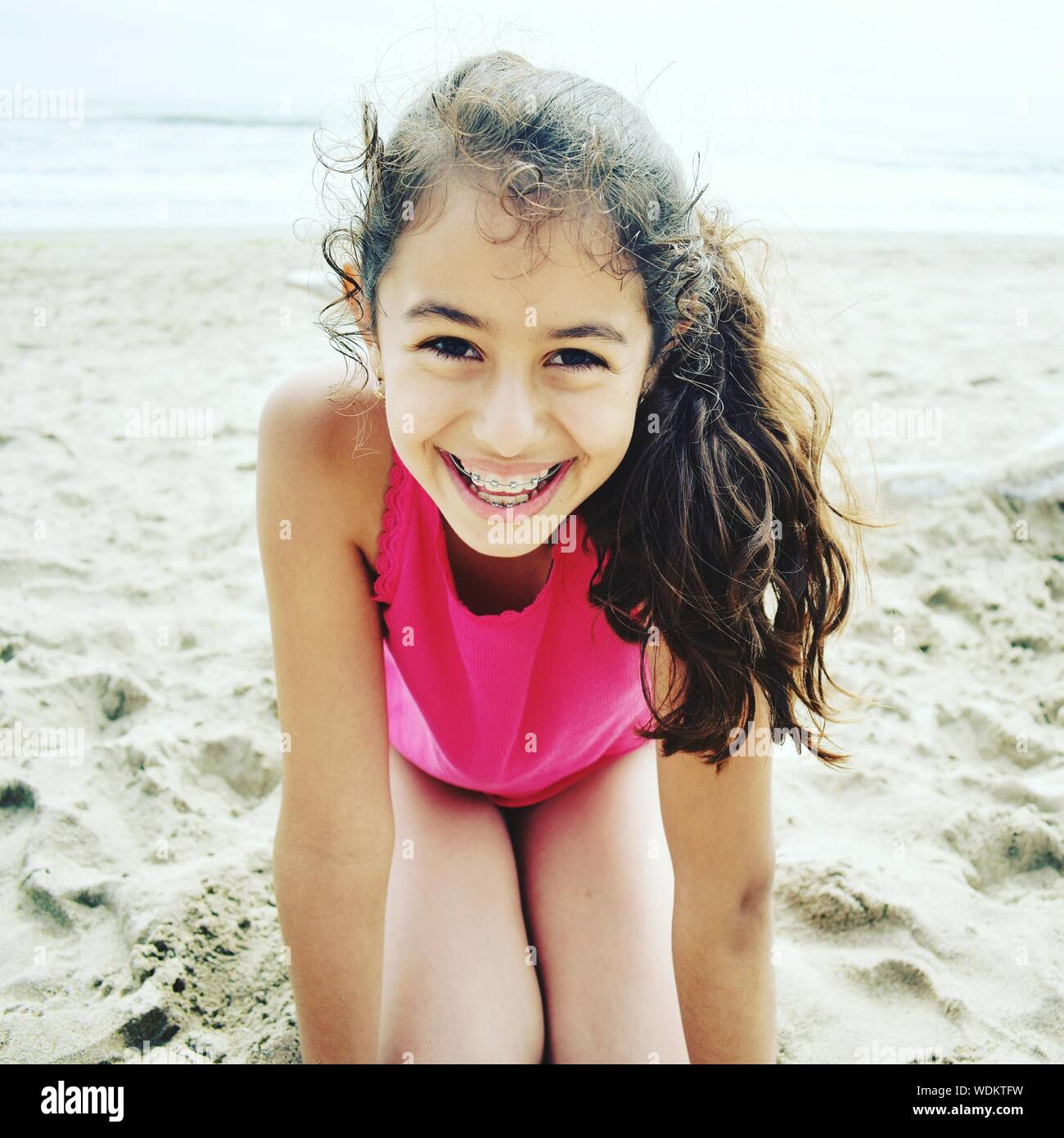 Kneeling girl hi-res stock photography and images - Alamy