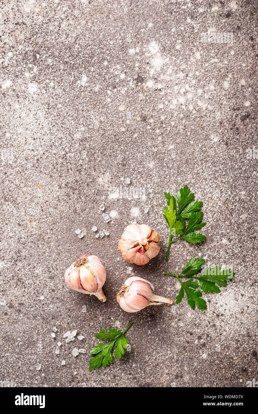 Heap fresh organic garlic hi-res stock photography and images - Alamy