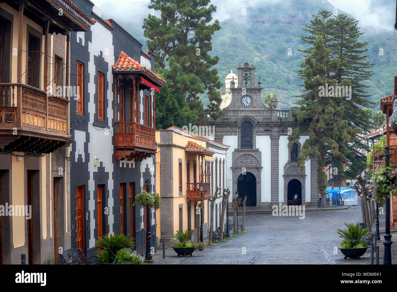 Street with colorful houses and view of Basilica de Nuestra Senora del Pino (Our Lady del Pino) in Teror. Gran Canaria, Spain Stock Photo