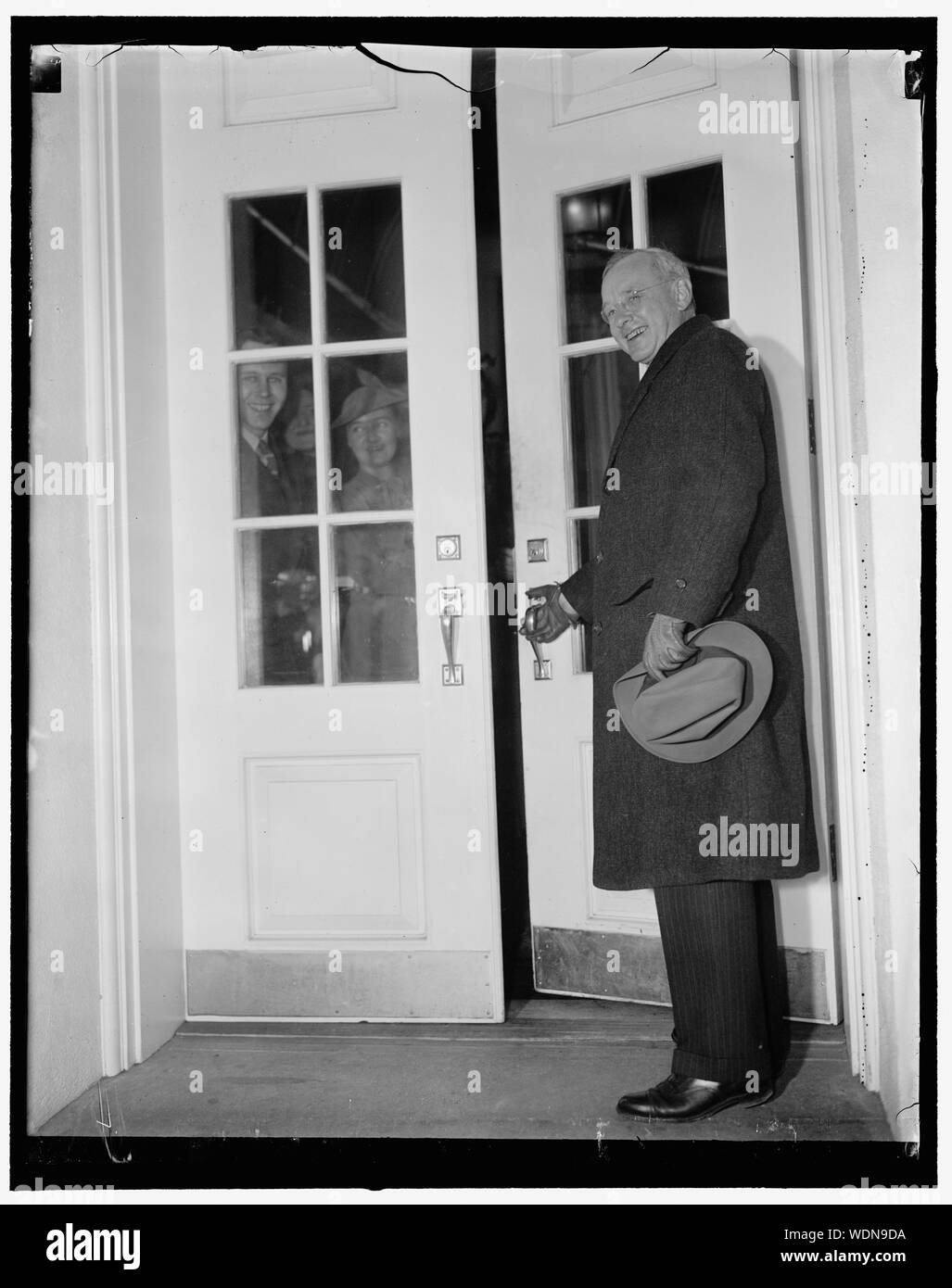 Governor Landon at White House. Washington, D.C., Dec. 21. Campaign bitterness was forgotten today as Gov. Alf Landon, defeated Republican presidential candidate spent an hour with President Roosevelt at the White House. As he left the Executive Mansion Gov. Landon, who is in Washington to attend the Gridion dinner, told Newspapermen We talked about Christmas and the children. The President talked about his grandchildren and I talked about my youngsters. The Governor said they did not discuss the past campaign Abstract/medium: 1 negative : glass  4 x 5 in. or smaller Stock Photo