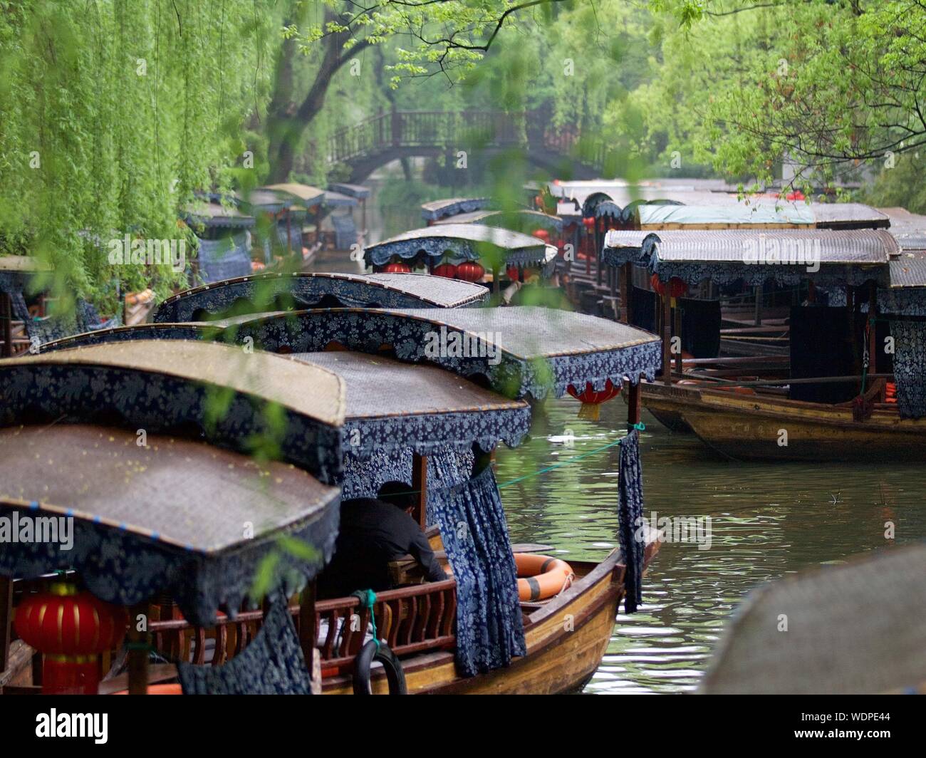 Chinese traditional boats hires stock photography and images Alamy