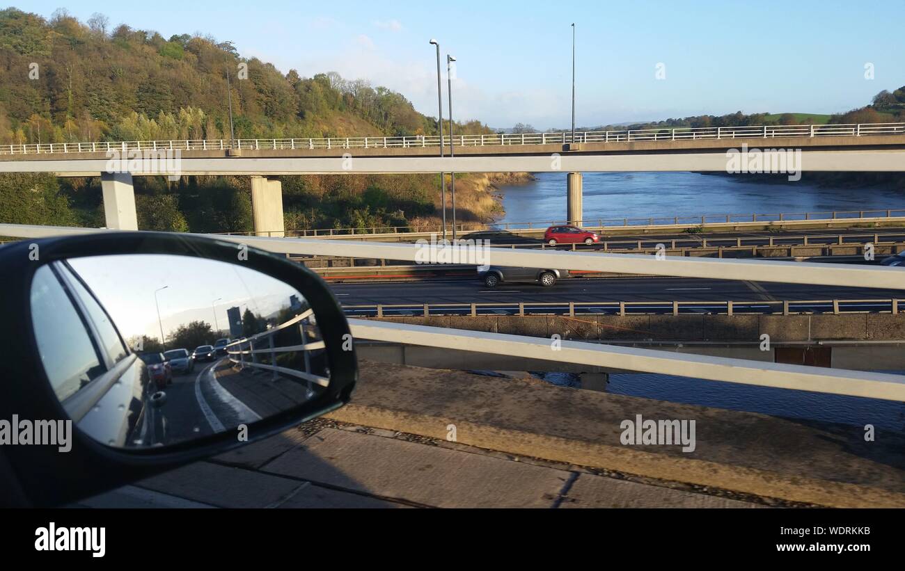 Side view bridge and cars hi-res stock photography and images - Alamy