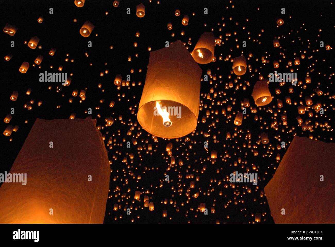 Floating lanterns night hires stock photography and images Alamy
