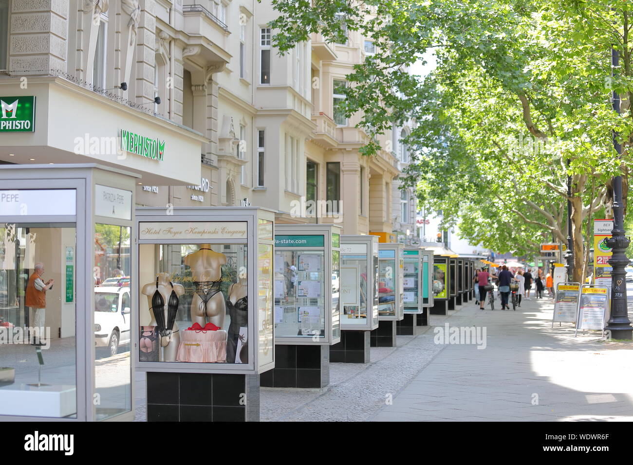 Kurfurstendamm Shopping Street High Resolution Stock Photography And Images Alamy