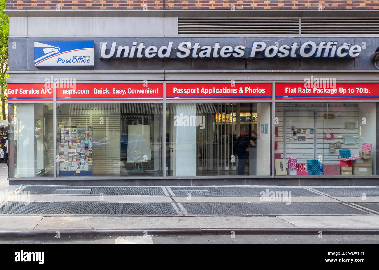 New York, NY, USA - May 8, 2019: Exterior of USPS office building in NYC.  The United States Postal Service is an independent agency of the executive  b Stock Photo - Alamy