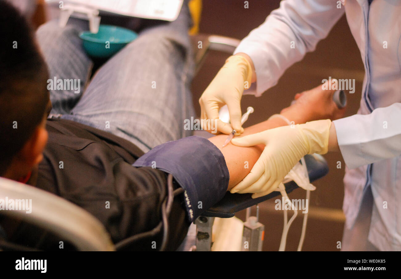 Doctor with injection hi-res stock photography and images - Alamy