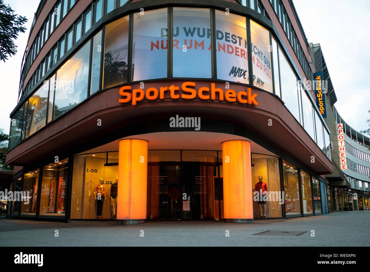 Page 3 - Sports shop window High Resolution Stock Photography and Images -  Alamy