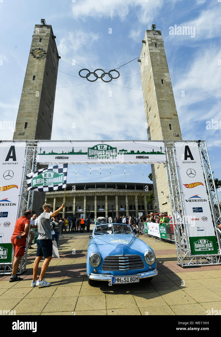 Berlin, Germany. 29th Aug, 2019. Oldtimers start at the oldtimer rally ...