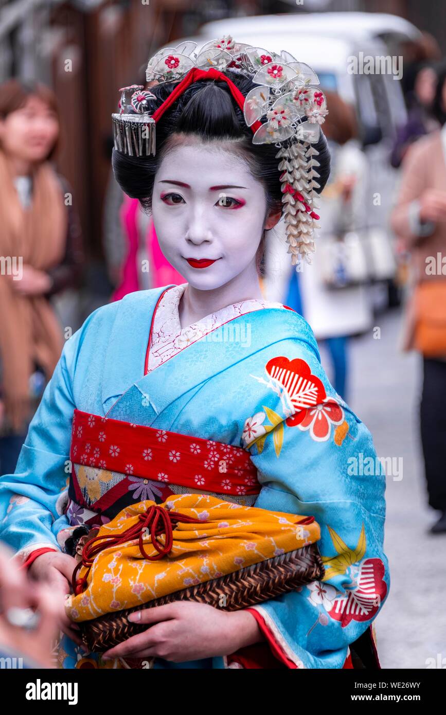 Japanese woman with Kimono, Geisha, Geiko or Geigi, Kurodanicho, Old Town of Kyoto, Japan Stock Photo