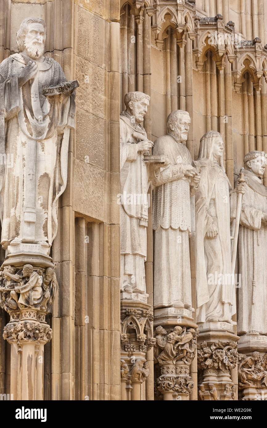 Cathedral facade decorated with stone statues in Vitoria. Spanish