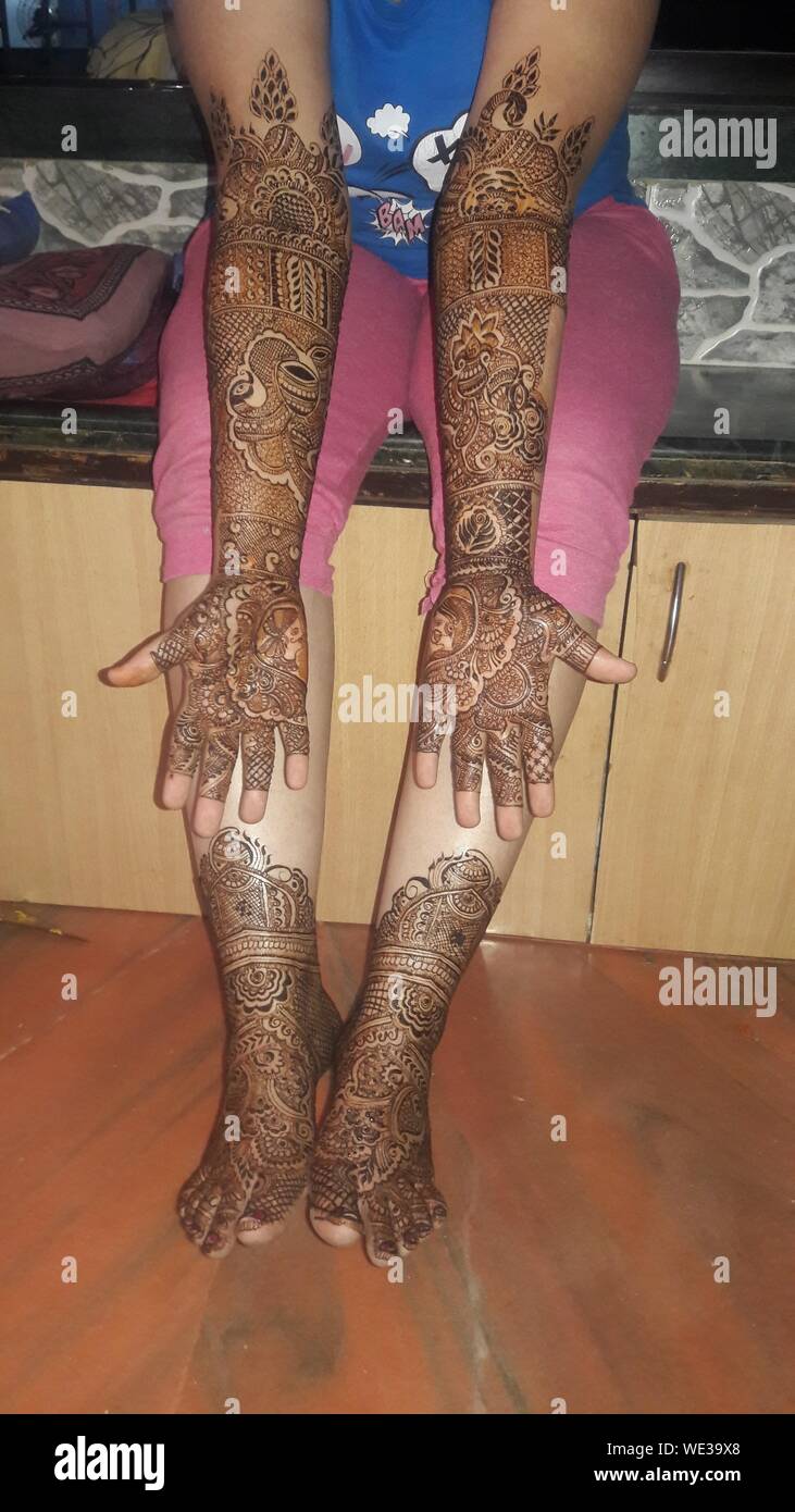 Henna hand tattoos hires stock photography and images Alamy