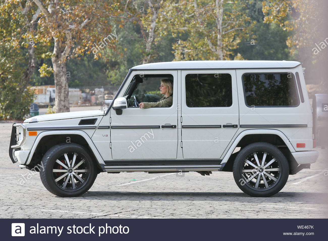 Los Feliz Ca The Beautiful Julianne Hough And A Few Crew