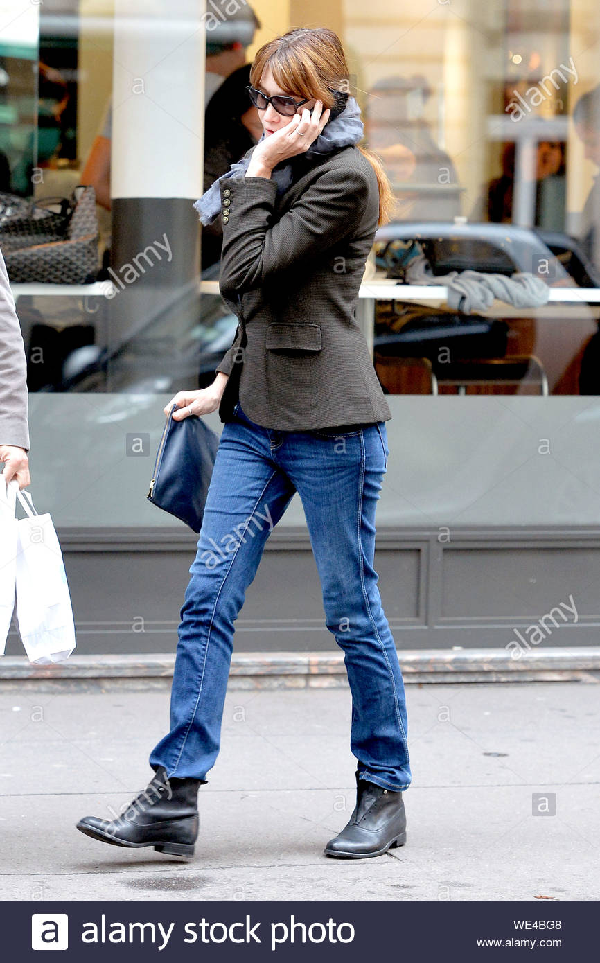 Paris France Singer Songwriter Carla Bruni Sarkozy Finishes Up Lunch At A Small Sandwich Boutique While Being Out And About In Paris The Brunette Bundled Up In An Olive Blazer And Blue Jeans