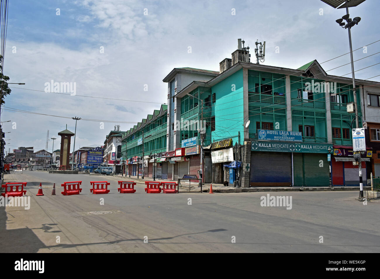 Srinagar, India. 30th Aug, 2019. A view of main shopping hub during strict restrictions in Srinagar, Kashmir. Authorities on Friday imposed strict restrictions in parts of Kashmir valley ahead of the Friday prayers to maintain law and order. Credit: SOPA Images Limited/Alamy Live News Stock Photo