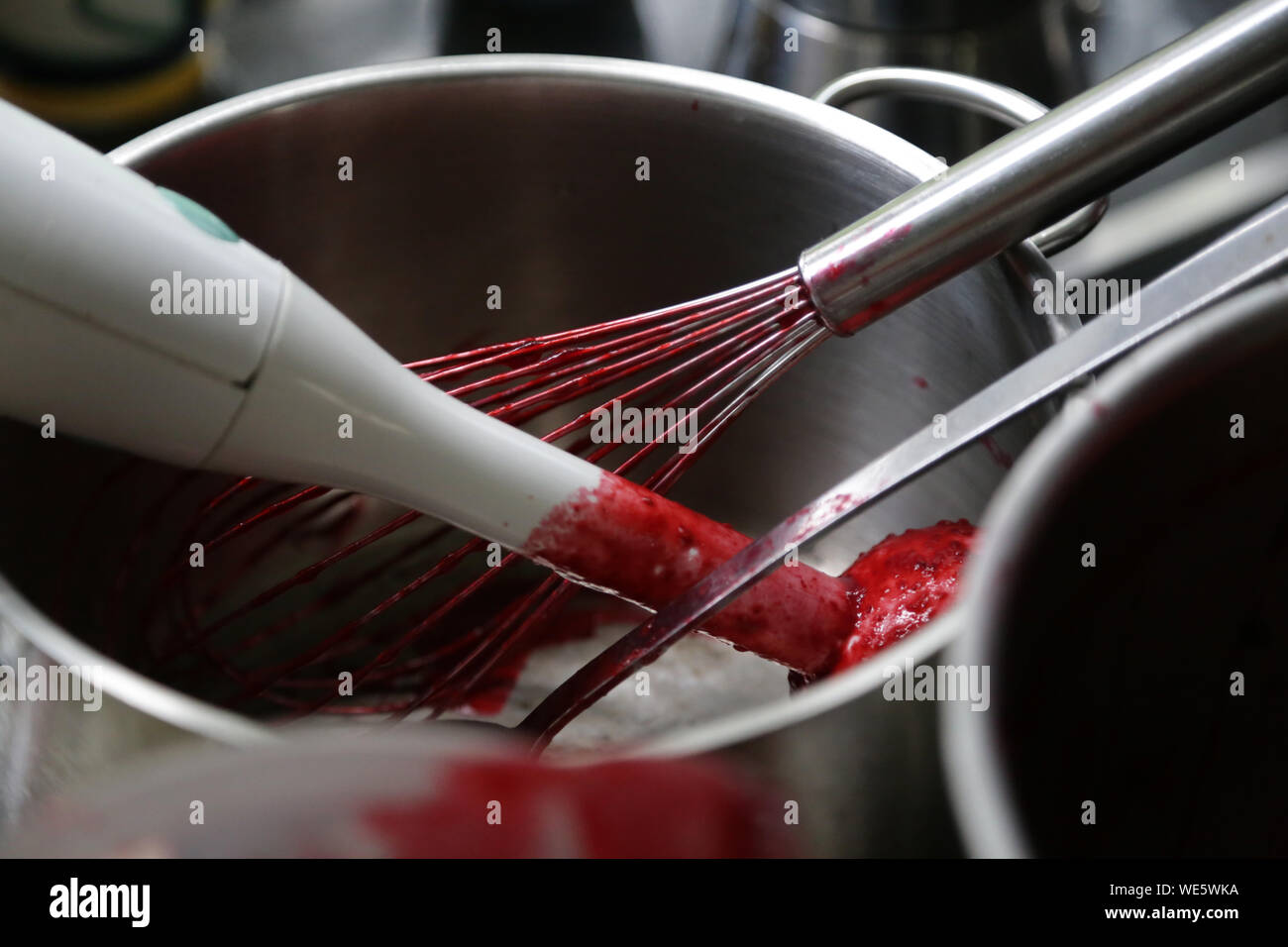 Electric whisk High Resolution Stock Photography and Images Alamy