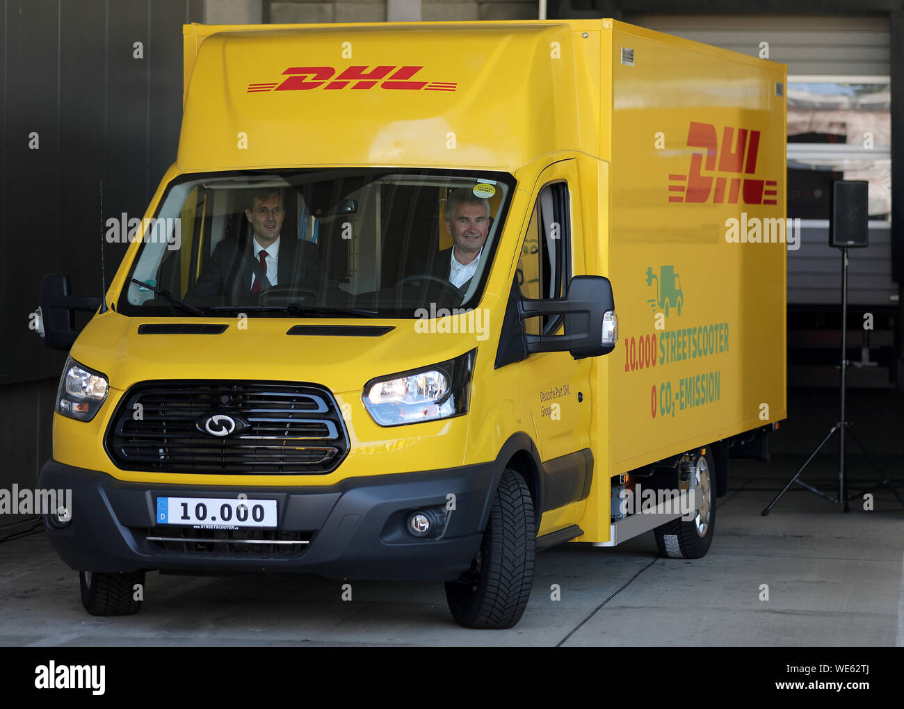 Cologne, Germany. 30th Aug, 2019. Andreas Pinkwart, (r, FDP), NRW Minister  of Economics, Innovation, Digitization and Energy, and Tobias Meyer, Member  of the Management Board of Deutsche Post DHL Group Post &