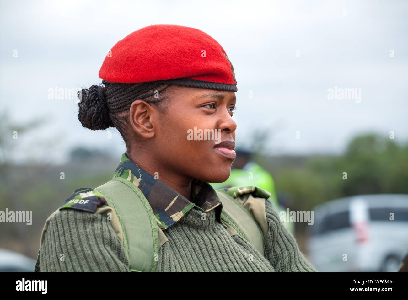 Red beret military female hi-res stock photography and images - Alamy