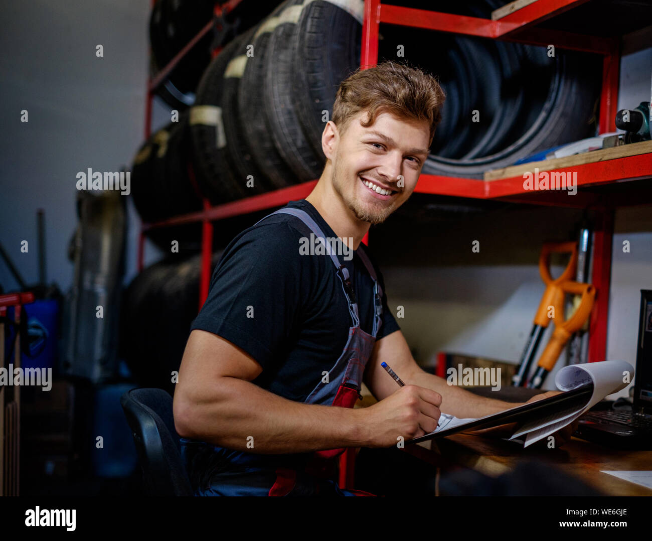 Mechanic choosing tires in a warehouse Stock Photo Alamy