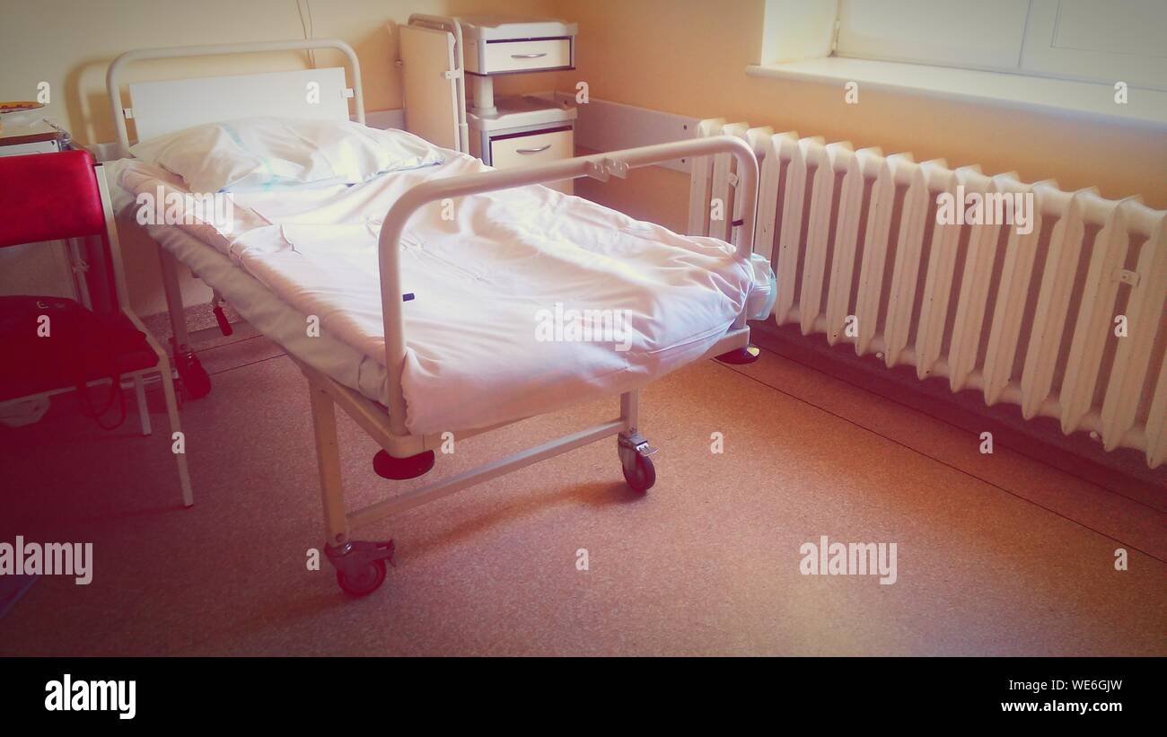 Empty hospital room hi-res stock photography and images - Page 2 - Alamy