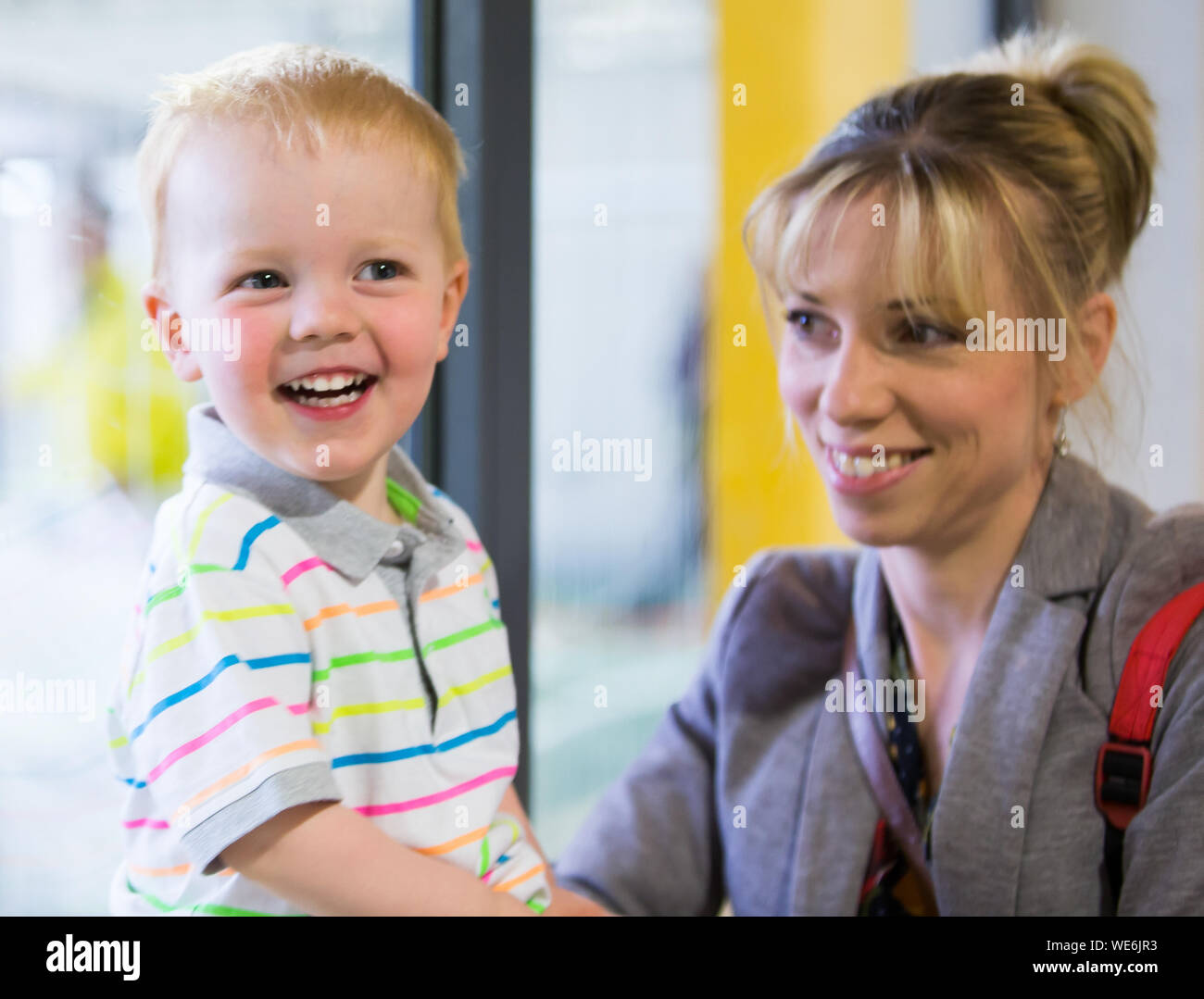 Mother and child smiling Stock Photo - Alamy