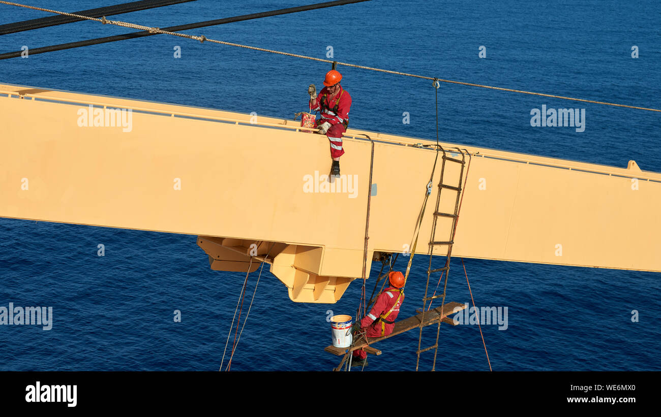Working aloft hi-res stock photography and images - Alamy