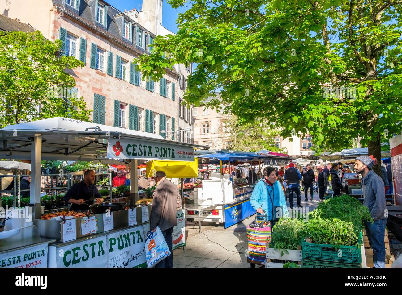 France, Aveyron, Rodez, Bourg square, market day, Bourg square Stock Photo