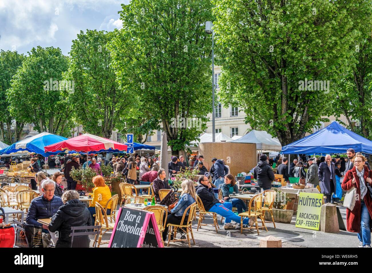 France, Aveyron, Rodez, market day, Cite square Stock Photo