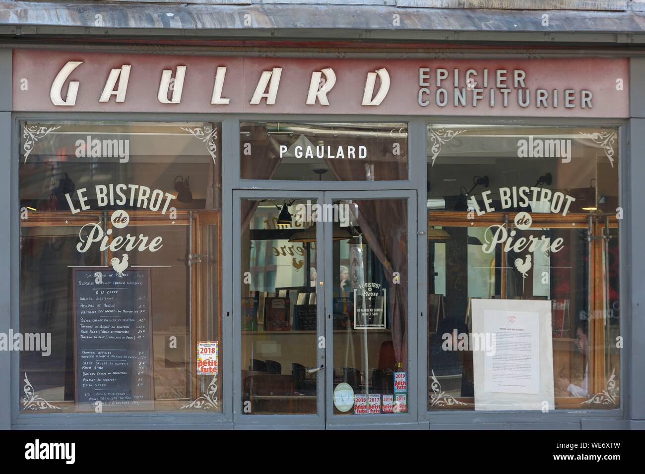 France, Meurthe et Moselle, Nancy, front window of former grocery shop  Gaulard today a restaurant Le Bistrot Saint Pierre Stock Photo - Alamy