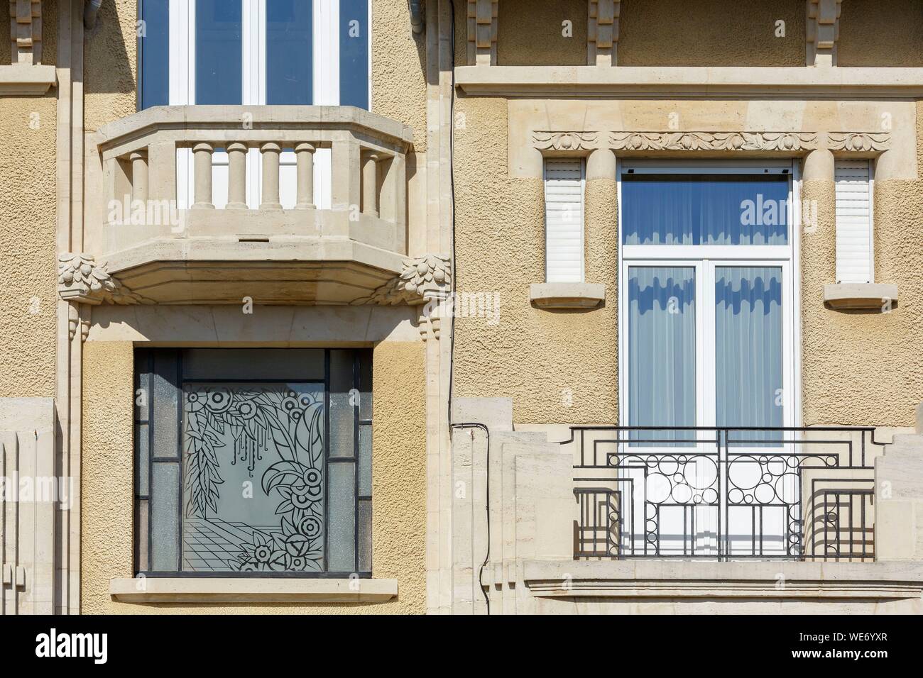Art deco house facade hi-res stock photography and images - Alamy
