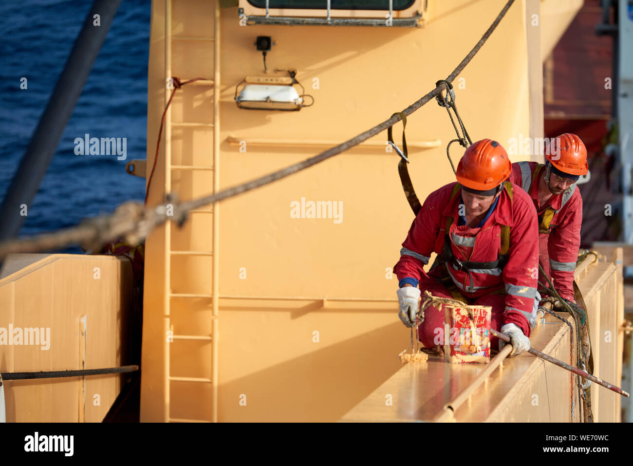 Safety harness and painting hires stock photography and images Alamy