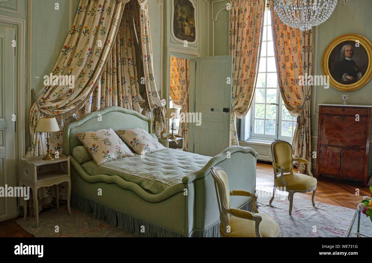 France, Aube, La Motte Tilly, La Motte Tilly castle, bedroom Stock ...