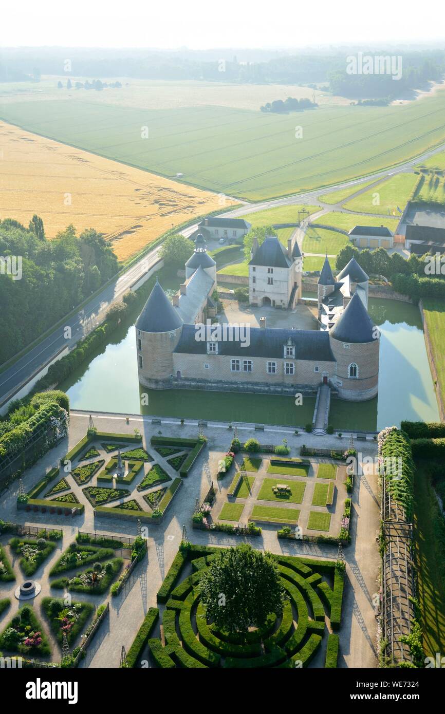 France, Loiret, Chilleurs aux Bois, Castle Chamerolles, Compulsory mention: Chateau de Chamerolles, owned by the department of Loiret (aerial view) Stock Photo