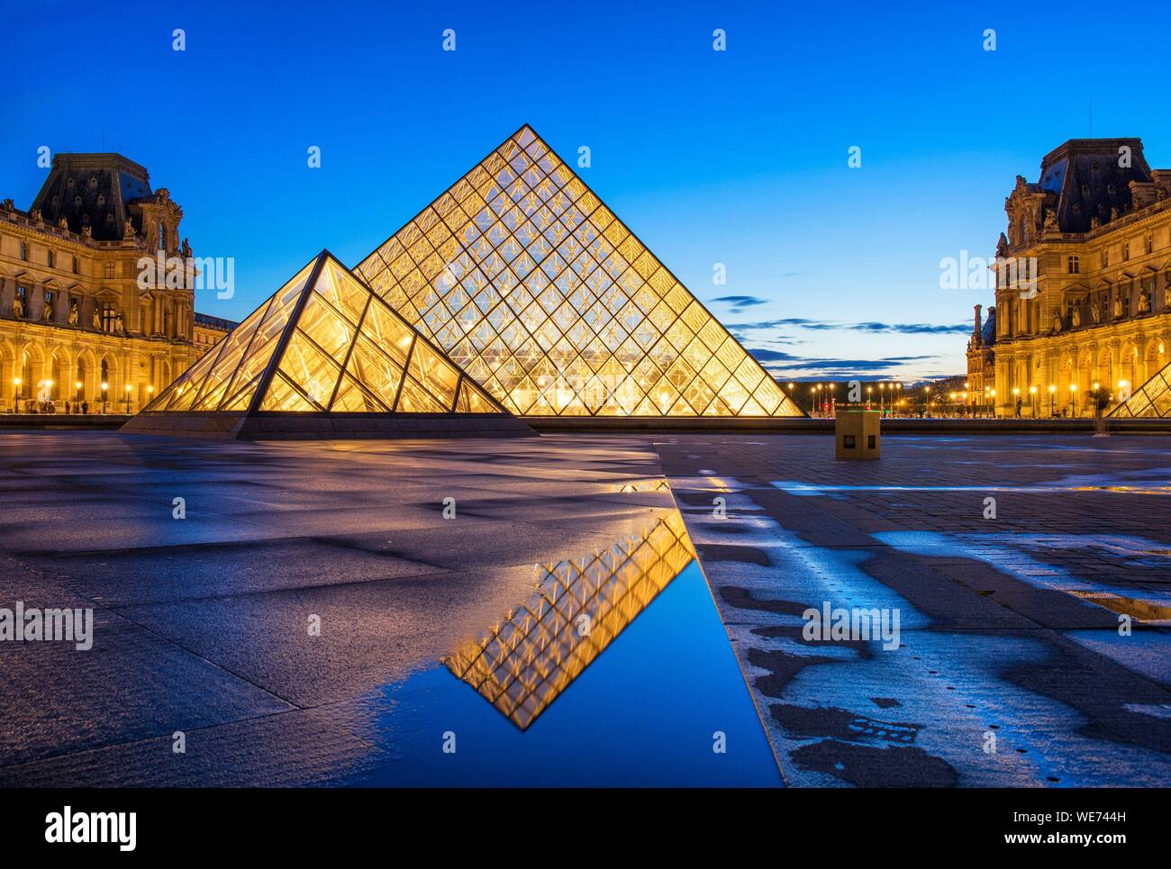 France, Paris, area listed as World Heritage by UNESCO, Louvre Museum, the Louvre Pyramid by the architect Ieoh Ming Pei Stock Photo