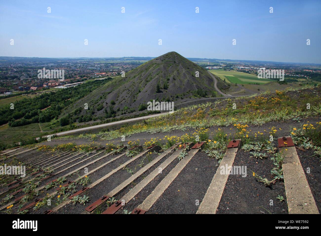 France, Pas de Calais, Loos en Gohelle, Mining Basin around Lens, site 11/19 of Loos en Gohelle. The twin heaps Here, the heave No. 74A seen since the heave No. 74.Site site classified World Heritage of UNESCO Stock Photo