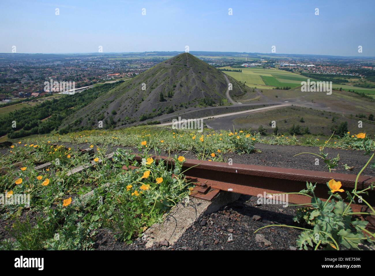 France, Pas de Calais, Loos en Gohelle, Mining Basin around Lens, site 11/19 of Loos en Gohelle. The twin heaps Here, the heave No. 74A seen since the heave No. 74.Site site classified World Heritage of UNESCO Stock Photo