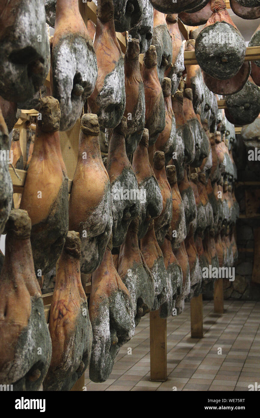 Hanging prosciutto hires stock photography and images Alamy